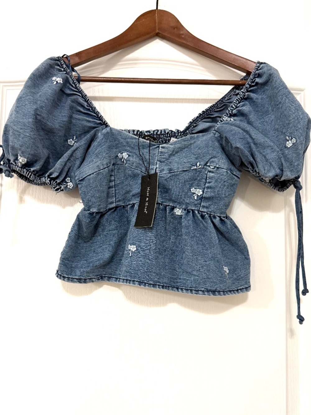 SIM & SAM NWT Embroidered Floral Denim Puff Sleeve Crop Top XS